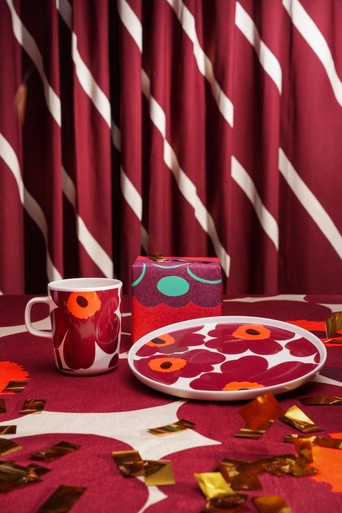 MARIMEKKO Holiday Combo set 1 - $399 (MUG + PLATE)