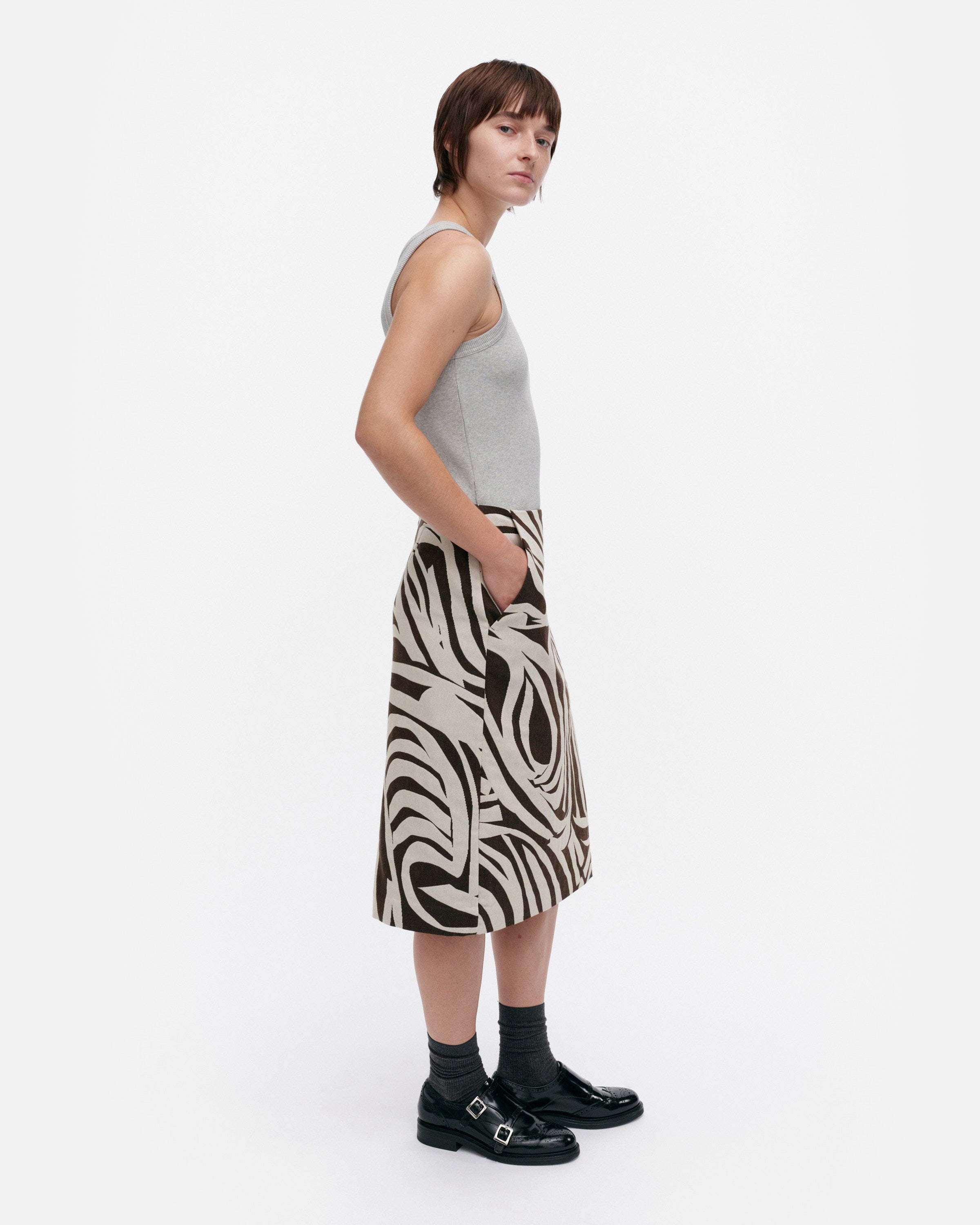 Valaa Jokuraita Skirt 63cm