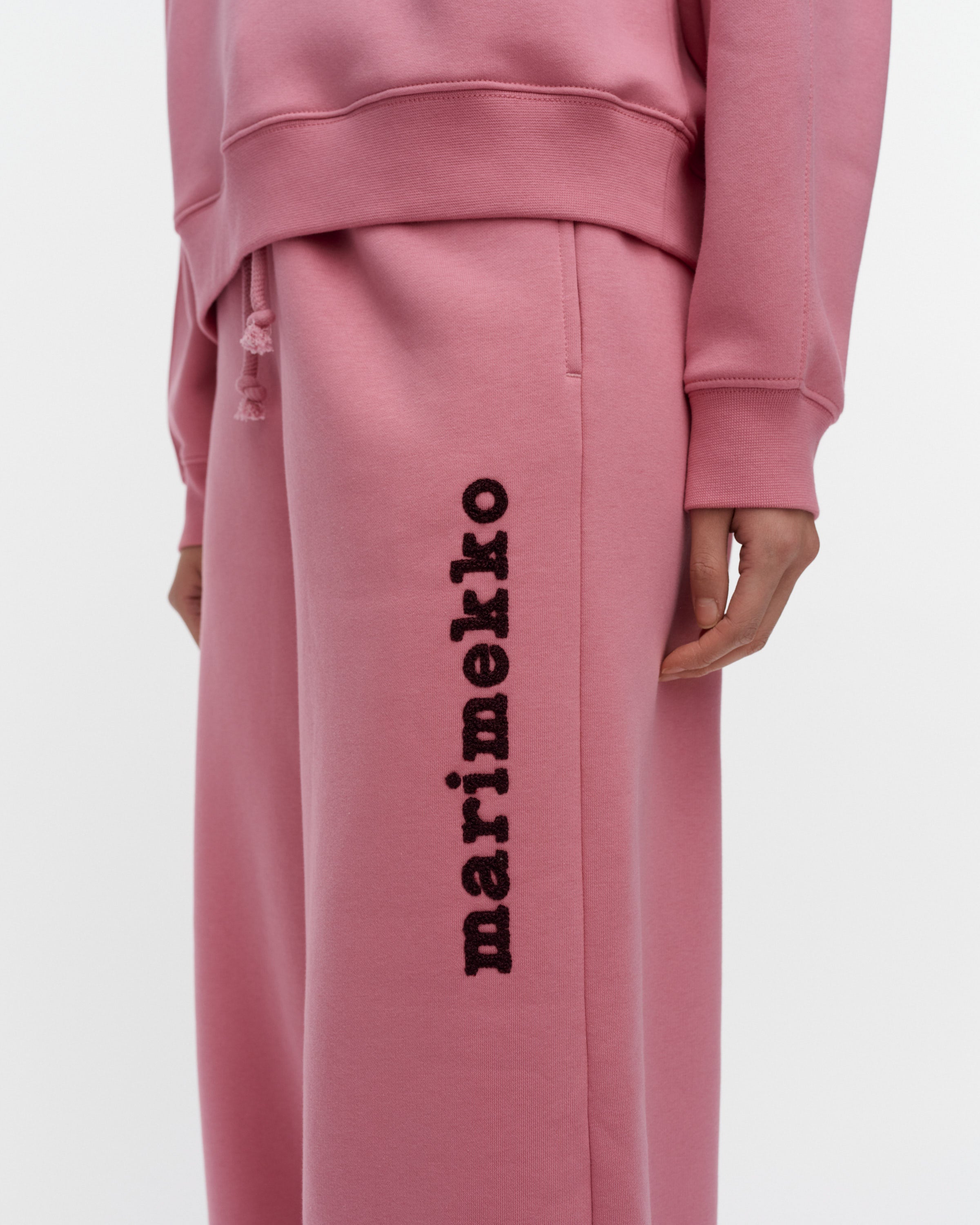 Kioski Kikapo Logo Placement Fleece Sweatpants