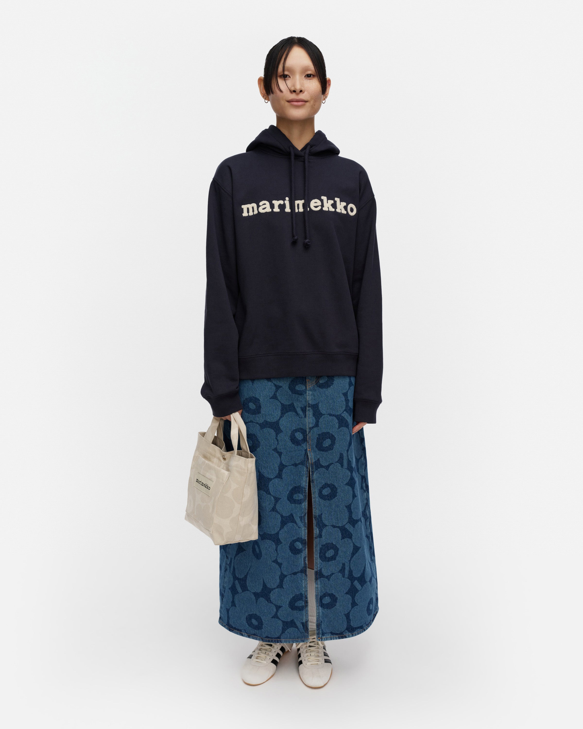Kioski Skripti Embroidery Logo Placement Hoodie 66cm