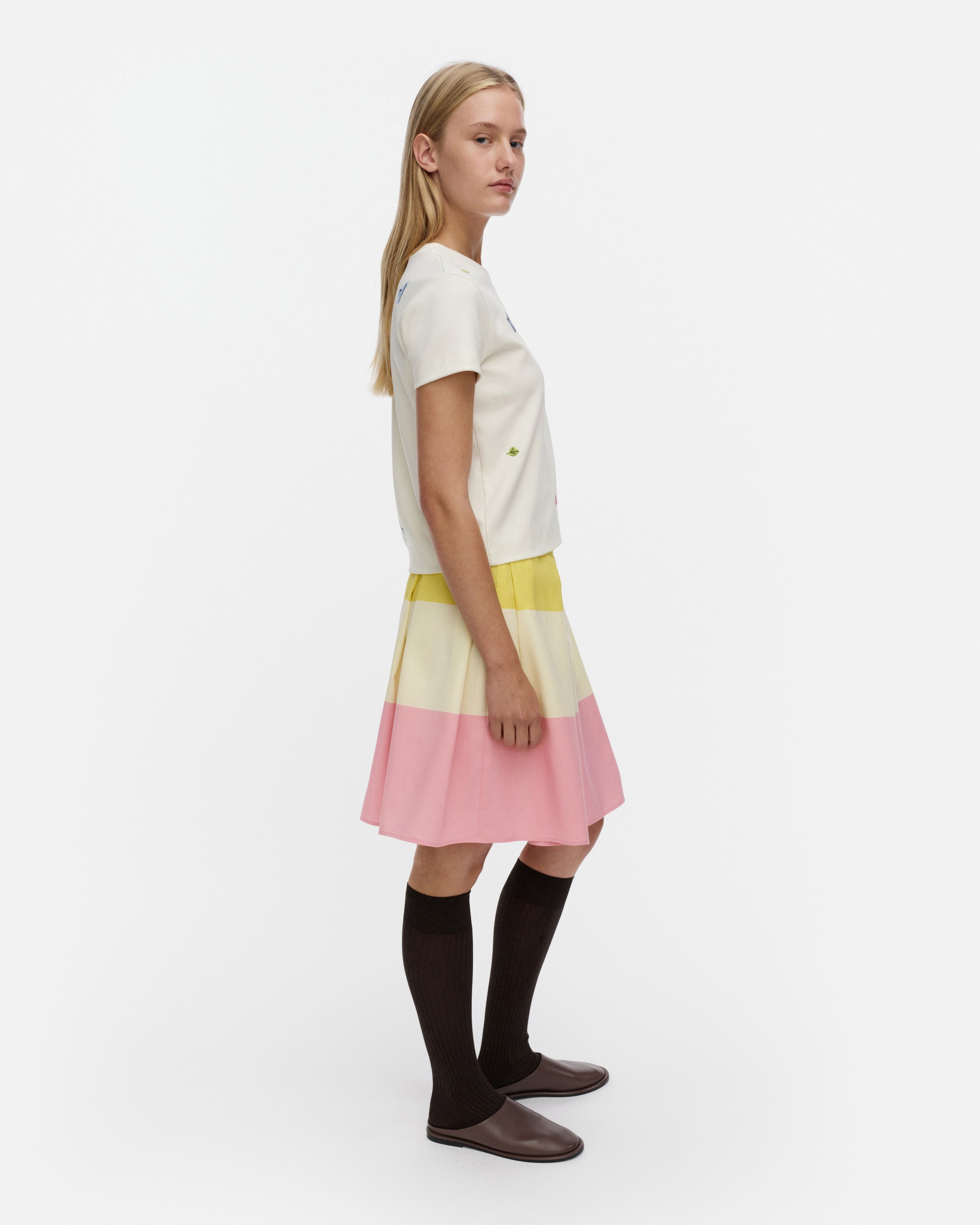 Sekamelska Kukasta Kukkaan Embroidered Short Sleeve Top 56cm
