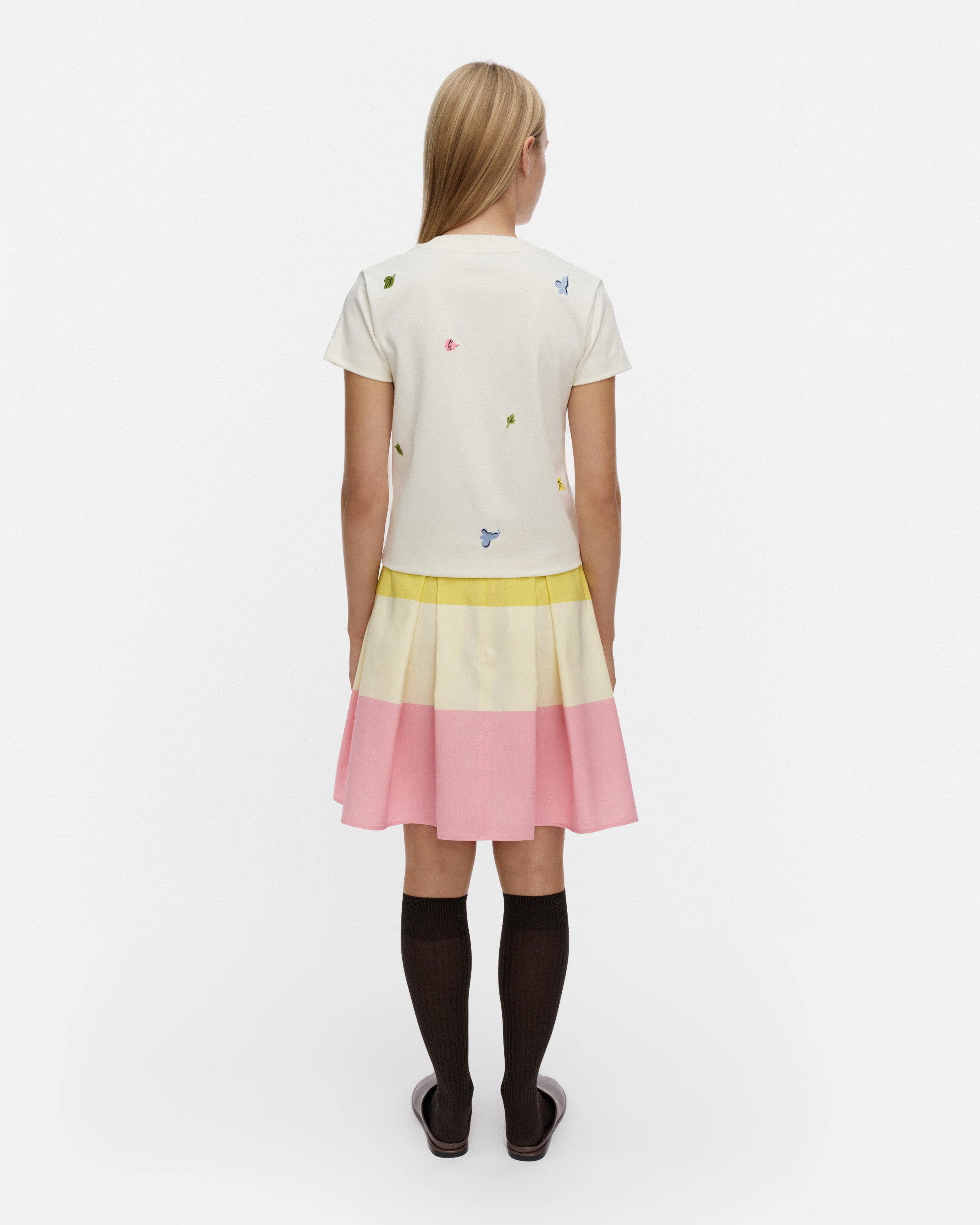Sekamelska Kukasta Kukkaan Embroidered Short Sleeve Top 56cm
