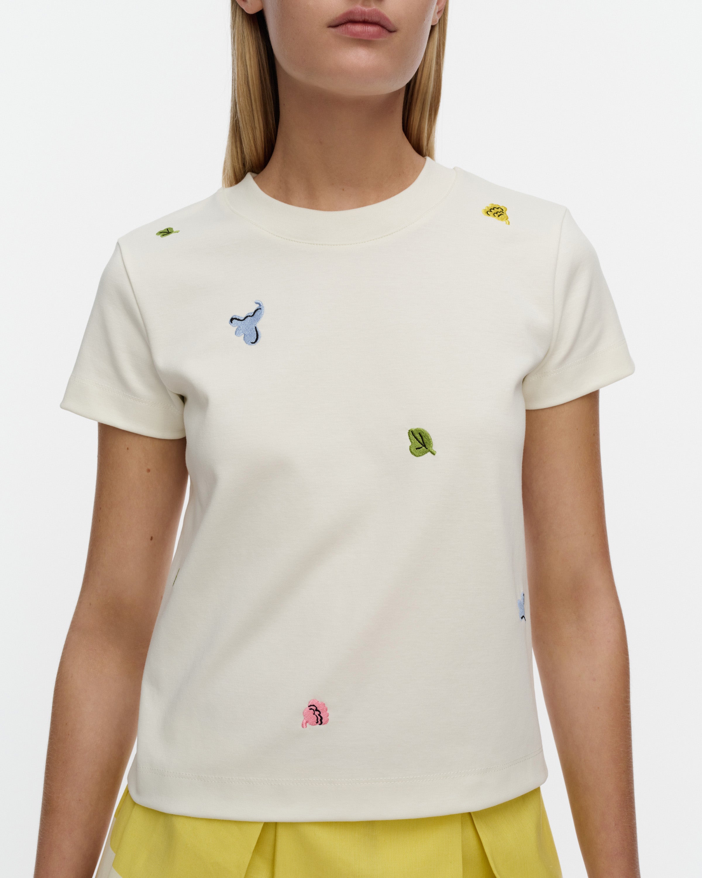 Sekamelska Kukasta Kukkaan Embroidered Short Sleeve Top 56cm