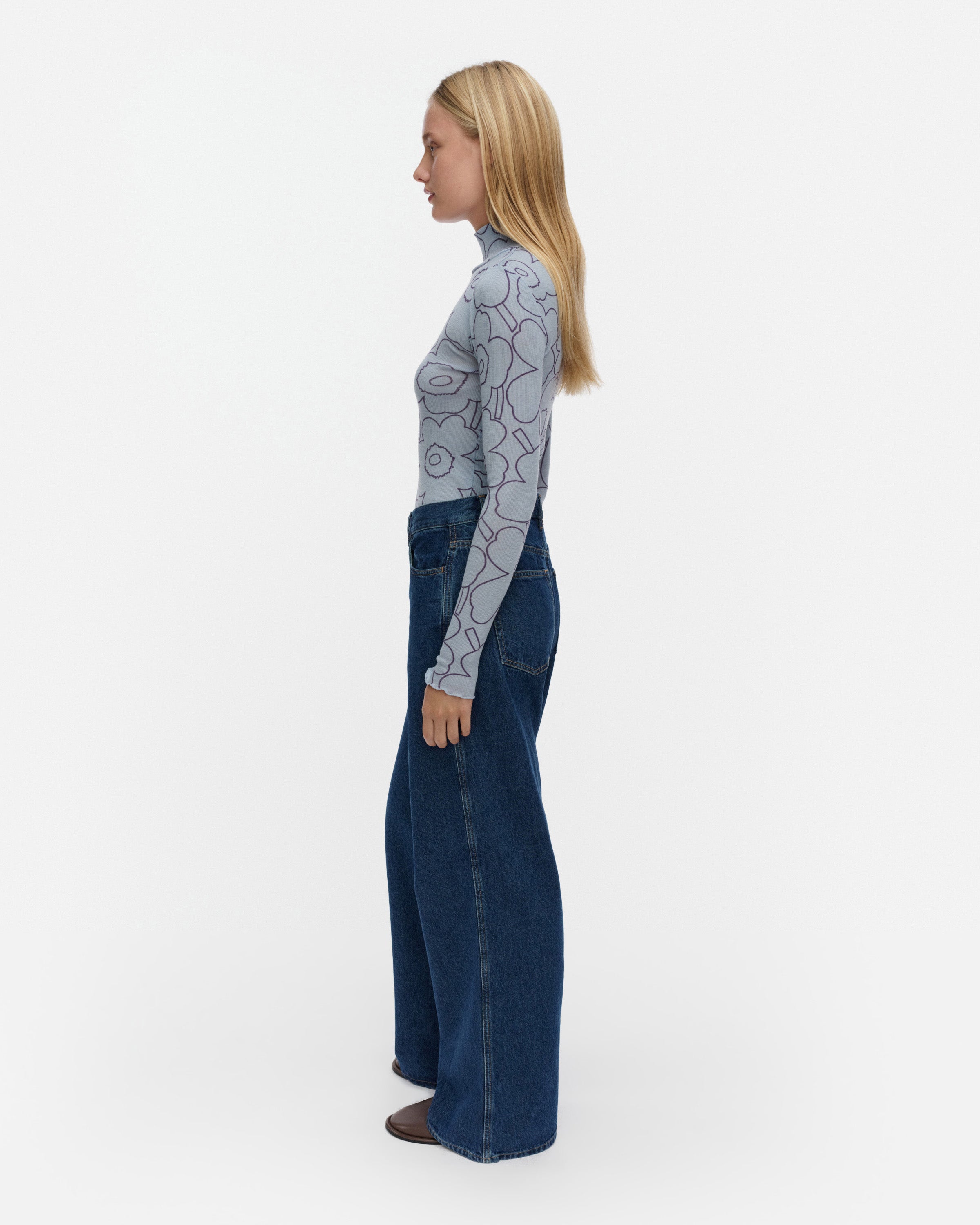 Hailyva Outline Unikko Wool Rib Slim Turtleneck Long Sleeve Top