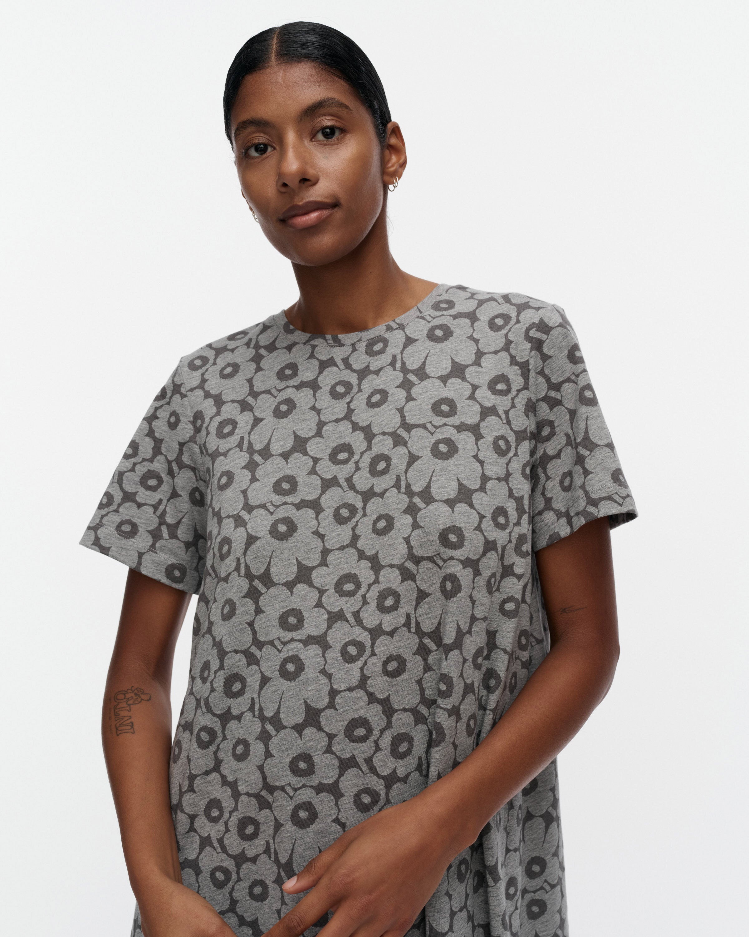 Pisteinen Unikko T-shirt Dress